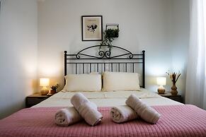 Tesys Studios & Apartments