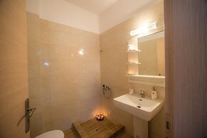 Tesys Studios & Apartments