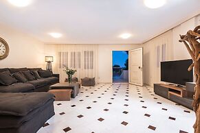 Damma Beachfront Luxury Villa