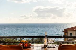 Sunset Serenity - Kardamili Seaside Getaway