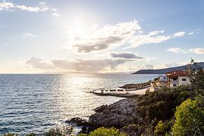 Sunset Serenity - Kardamili Seaside Getaway