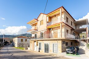 Sunset Serenity - Kardamili Seaside Getaway