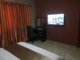 Momak 5 Hotel and Suites