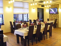 Hillden Lodge & Restaurant