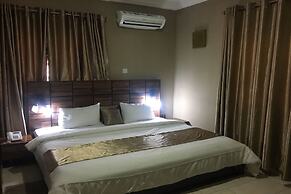 Momak 6 Hotel & Suites