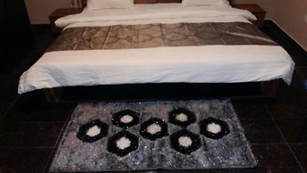 Momak 6 Hotel & Suites