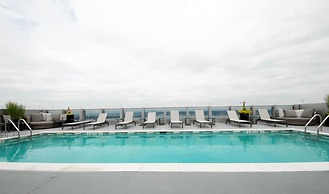 Bluebird Suites near National Airport