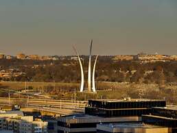 Bluebird Suites near Pentagon