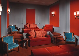 Bluebird Suites in Crystal City