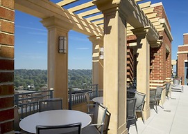 Bluebird Suites in Crystal City