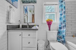 Kernersville Hot Tub  Pool  Arcade Gym Wifi Coffee