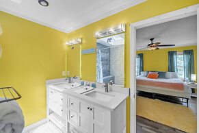 Kernersville Hot Tub  Pool  Arcade Gym Wifi Coffee