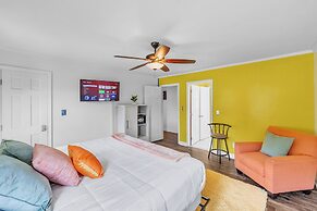 Kernersville Hot Tub  Pool  Arcade Gym Wifi Coffee