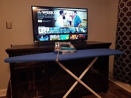 Kernersville Hot Tub  Pool  Arcade Gym Wifi Coffee