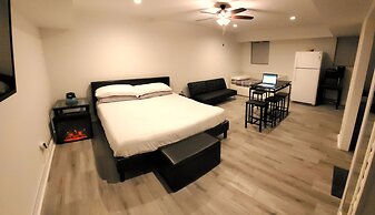 Kernersville Hot Tub  Pool  Arcade Gym Wifi Coffee