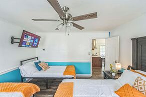 Kernersville Hot Tub  Pool  Arcade Gym Wifi Coffee