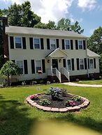 Kernersville Hot Tub  Pool  Arcade Gym Wifi Coffee