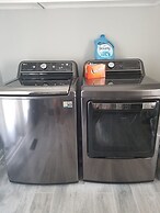 Kernersville Hot Tub  Pool  Arcade Gym Wifi Coffee