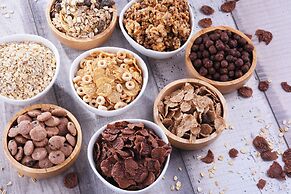 Kernersville Hot Tub  Pool  Arcade Gym Wifi Coffee