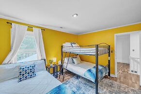 Kernersville Hot Tub  Pool  Arcade Gym Wifi Coffee