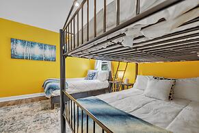 Kernersville Hot Tub  Pool  Arcade Gym Wifi Coffee