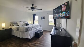 Kernersville Hot Tub  Pool  Arcade Gym Wifi Coffee