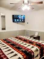 Kernersville Hot Tub  Pool  Arcade Gym Wifi Coffee