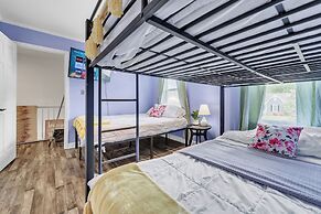 Kernersville Hot Tub  Pool  Arcade Gym Wifi Coffee