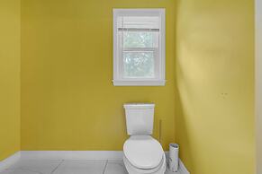 Kernersville Hot Tub  Pool  Arcade Gym Wifi Coffee