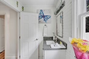 Kernersville Hot Tub  Pool  Arcade Gym Wifi Coffee