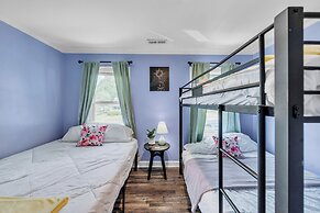 Kernersville Hot Tub  Pool  Arcade Gym Wifi Coffee