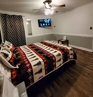 Kernersville Hot Tub  Pool  Arcade Gym Wifi Coffee