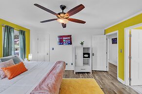 Kernersville Hot Tub  Pool  Arcade Gym Wifi Coffee