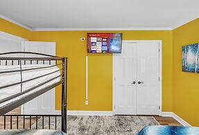 Kernersville Hot Tub  Pool  Arcade Gym Wifi Coffee