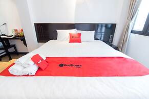 RedDoorz Plus near Ba Chieu Local Market