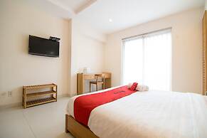 RedDoorz Plus near SECC D7