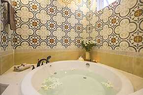 1BR Victorian Apartment River View D7