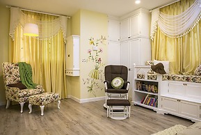 1BR Victorian Apartment River View D7