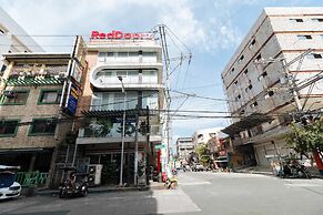 RedDoorz near Bambang Station