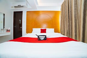 RedDoorz near Bambang Station