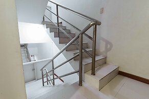 RedDoorz near Bambang Station