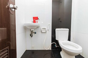 RedDoorz near Bambang Station