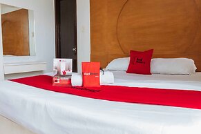 RedDoorz near Bambang Station