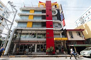 RedDoorz near Bambang Station