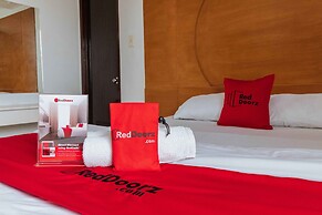 RedDoorz near Bambang Station