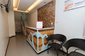 RedDoorz near Bambang Station