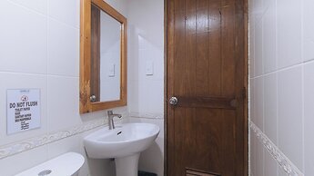 RedDoorz @ Moonwalk Paranaque