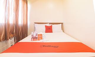 RedDoorz @ Moonwalk Paranaque