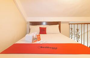 RedDoorz @ Moonwalk Paranaque