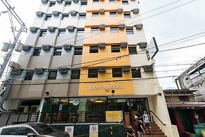 RedDoorz Plus @ Poblacion Makati